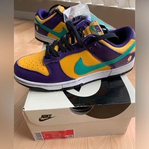 Nike women’s dunk low size 8 Lisa Leslie